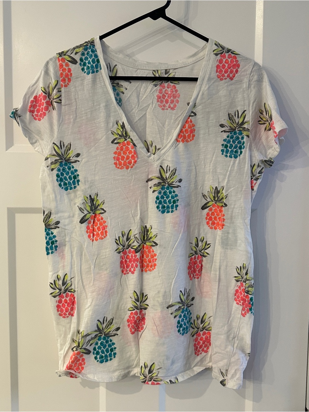 Merona women’s V-neck t-shirt size XL Neon Colored Pineapple Pattern tropical